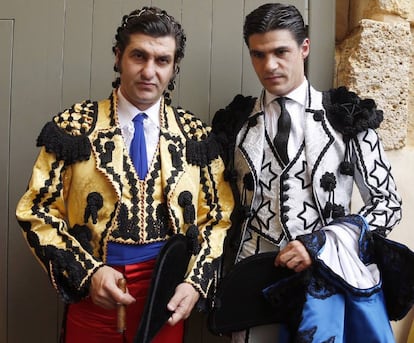 Morante de la Puebla y Pablo Aguado, en el patio de cuadrillas de la plaza de Ronda.