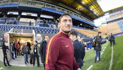Francesco Totti en el Estadio de la Cer&aacute;mica. 