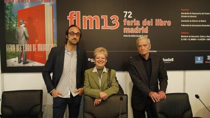 Los escritores Agustín Fernández, Mallo, Milagros del Corral y Luis Goytisolo, antes de la mesa redonda organizada por EL PAÍS.