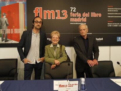 Los escritores Agustín Fernández, Mallo, Milagros del Corral y Luis Goytisolo, antes de la mesa redonda organizada por EL PAÍS.