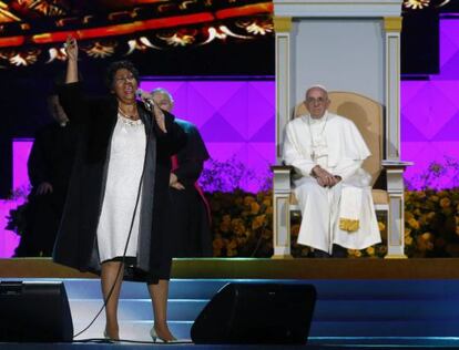 El papa Francisco y la cantante Aretha Franklin.