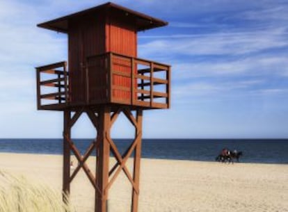 Arena y tranquilidad en una de las playas de Isla Cristina, en Huelva.