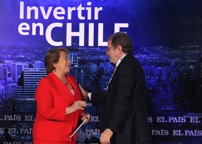 Michelle Bachelet junto con Juan Luis Cebri&aacute;n.