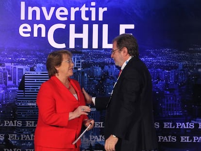 Michelle Bachelet junto con Juan Luis Cebri&aacute;n.