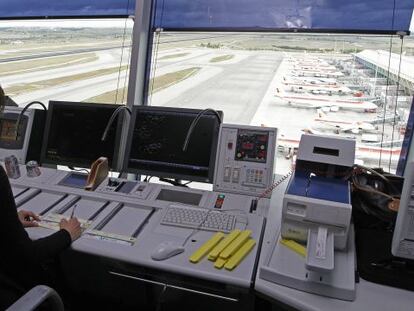 Torre de control del aeropuerto madrile&ntilde;o de Barajas.