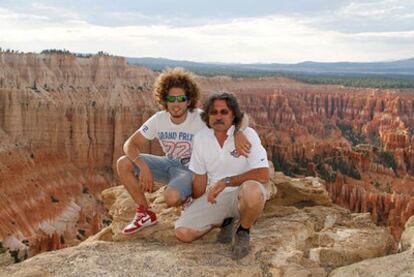 Marco Simoncelli, junto a su padre Paolo, en el Gran Cañón.