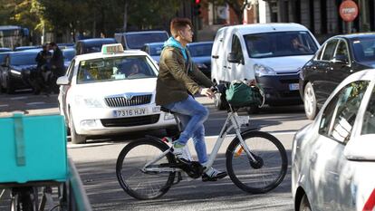 Tráfico rodado en la ciudad de Madrid.