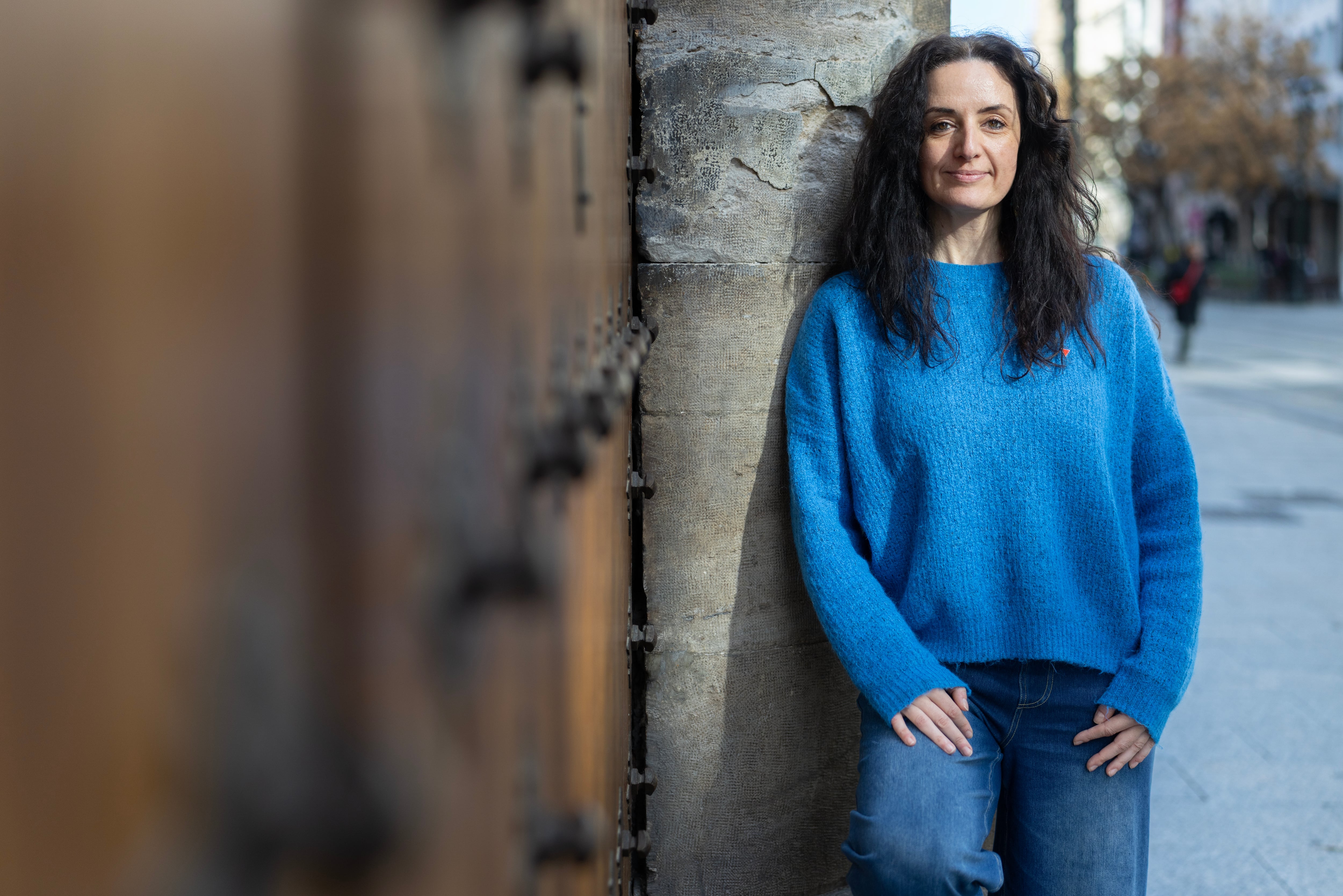 Marta Abengochea, candidata de IU en Aragón, fotografiada en el centro de Zaragoza. 