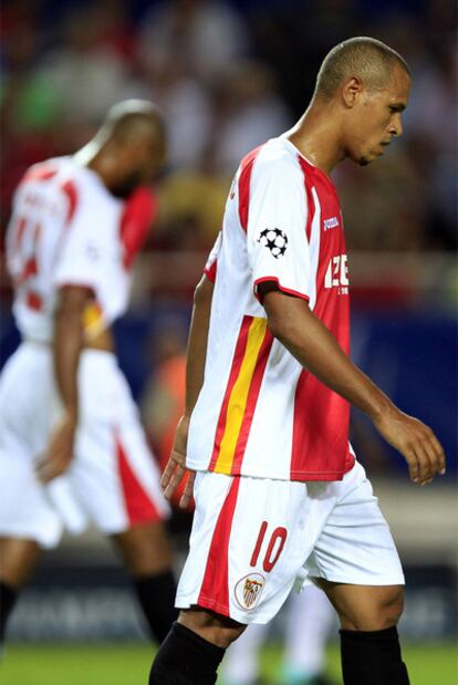 Kanouté y Luis Fabiano, tras caer ante el Sporting de Braga.