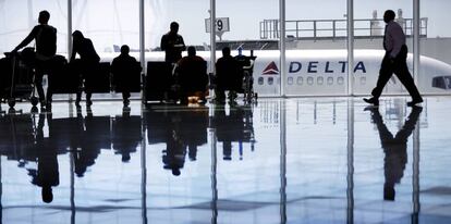 Un avi&oacute;n de Delta Air Lines en el aeropuerto de Atlanta. 