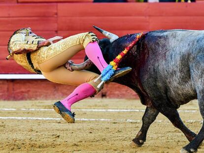 Octavio Chacón fue empitonado por el segundo toro de la tarde.