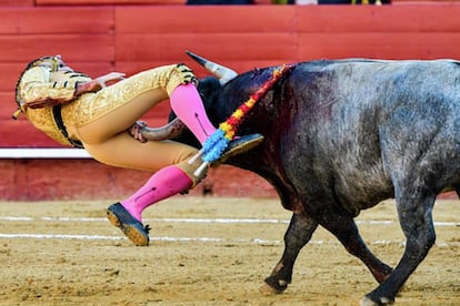 Octavio Chacón fue empitonado por el segundo toro de la tarde.