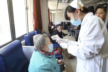 Las autoridades chinas han detectado 21 infectados, seis de ellos han fallecido. / Ray Young (Efe)