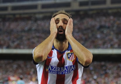 Juanfran, tras fallar un tiro contra la porter&iacute;a del Celta.