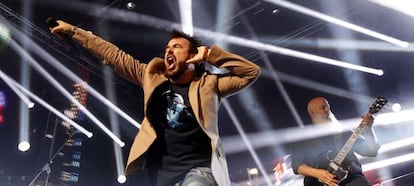 Iván Sevillano, el cantante de Huecco, anoche en el Arteria Coliseum.