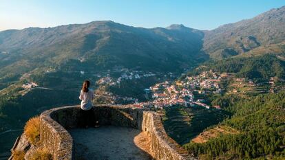 La sierra da Estrela y el pueblo de Loriga, en el centro de Portugal.&nbsp;