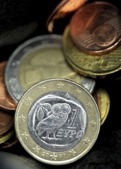 Monedas de euro griegas y alemanas. 