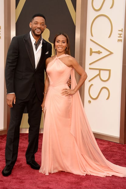 Will Smith con su mujer Jada Pinkett Smith, que llevaba un vestido de Versace.