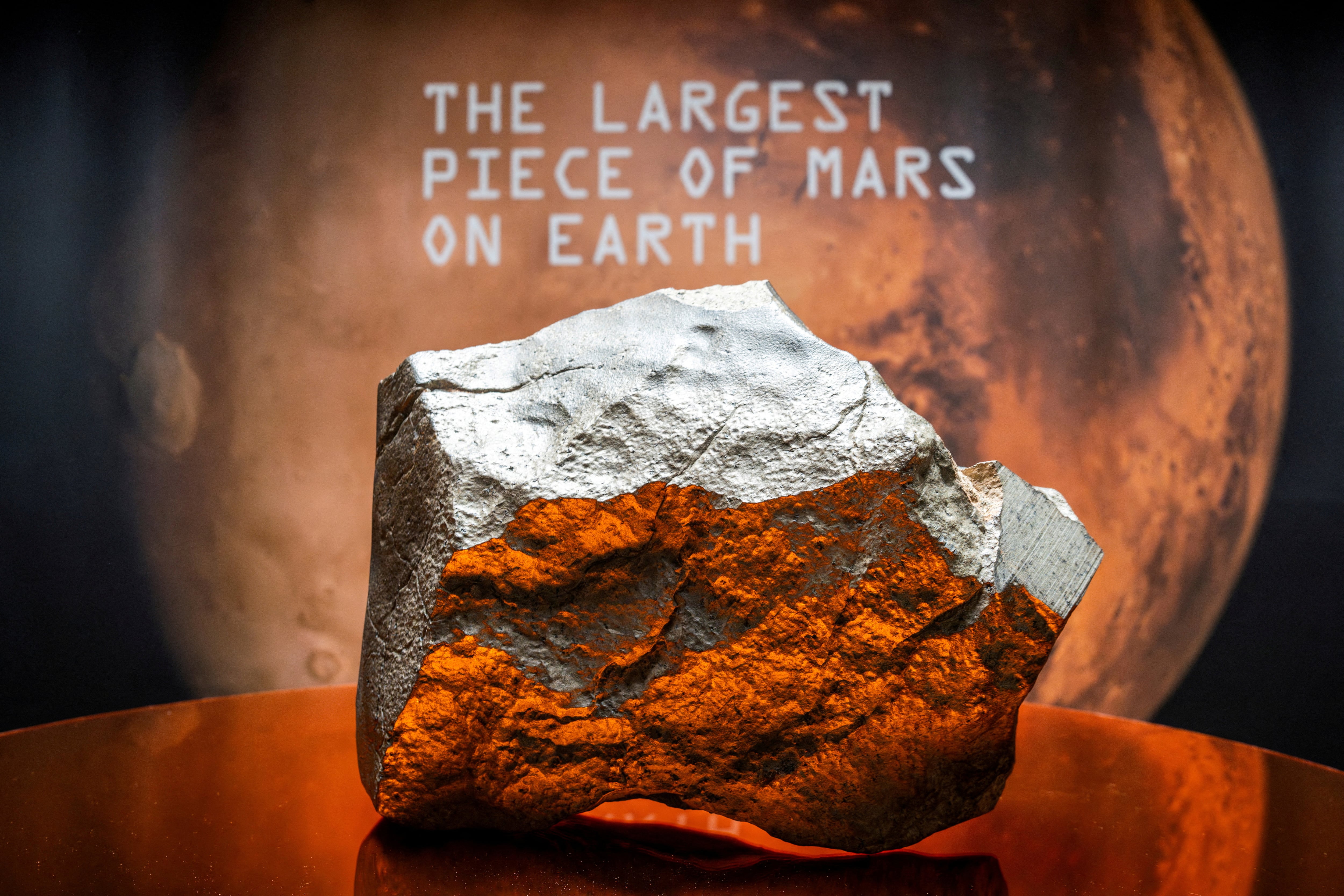 Sotheby’s vende un meteorito por más de 4 millones de euros, ¿qué esconde este mercado de piedras?