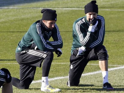 Coentrão y Cristiano charlan durante la última sesión de entrenamiento