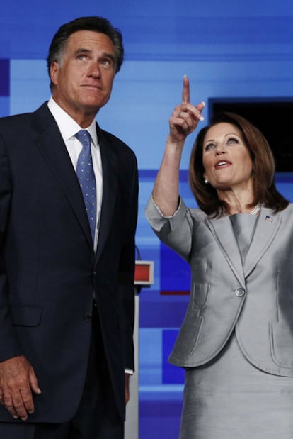 Mitt Romney y Michele Bachmann, el jueves en Ames.
