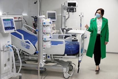 <b>1 de diciembre.</b> Ayuso inaugura el Hospital Enfermera Isabel Zendal y recorre las instalaciones junto con Pablo Casado, Jose Luis Martínez Almeida y algunas cámaras autorizadas, pero sin periodistas. La presidenta finaliza el recorrido con una rueda de prensa sin preguntas.