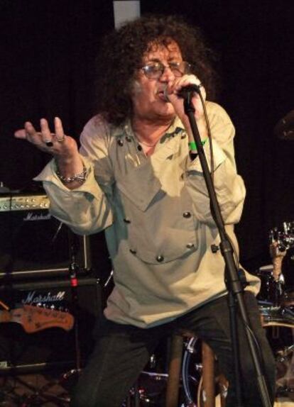 Mick Farren en un concierto en 2010