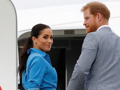 O príncipe Harry da Inglaterra e sua mulher, Meghan Markle, em Tonga, em outubro de 2018.