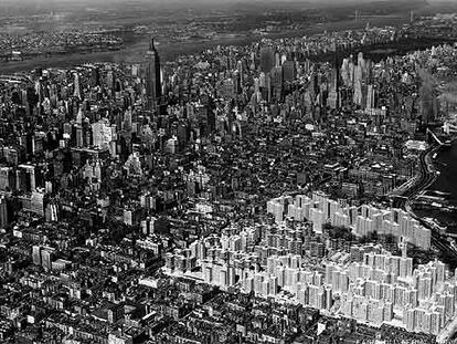 Vista de Manhattan en 1947, cuando se inauguraron los edificios en venta (abajo a la derecha, más claros).