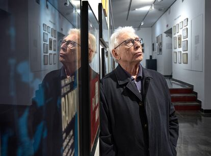 Raimon en la exposición en el  Museu de Belles Arts-Casa de l'Ensenyança, del Ayuntamiento de Xàtiva.
