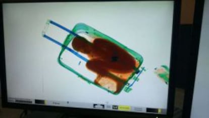 The security scanner at the Tarajal border check detected the child inside a suitcase.