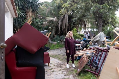 María Salud Sotorrío Baena en las instalaciones de su vivienda, que durante años fue alquilada a una empresa que operaba como residencia privada para ancianos.