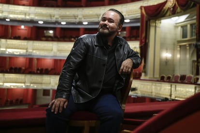 El tenor Javier Camarena posa en el Teatro Real en Madrid.