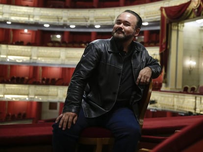 El tenor Javier Camarena posa en el Teatro Real en Madrid.