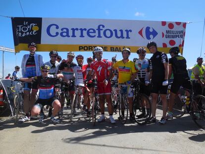 Varios participantes en el Tour de Francia paralelo que organiza la agencia especializada Ciclored.