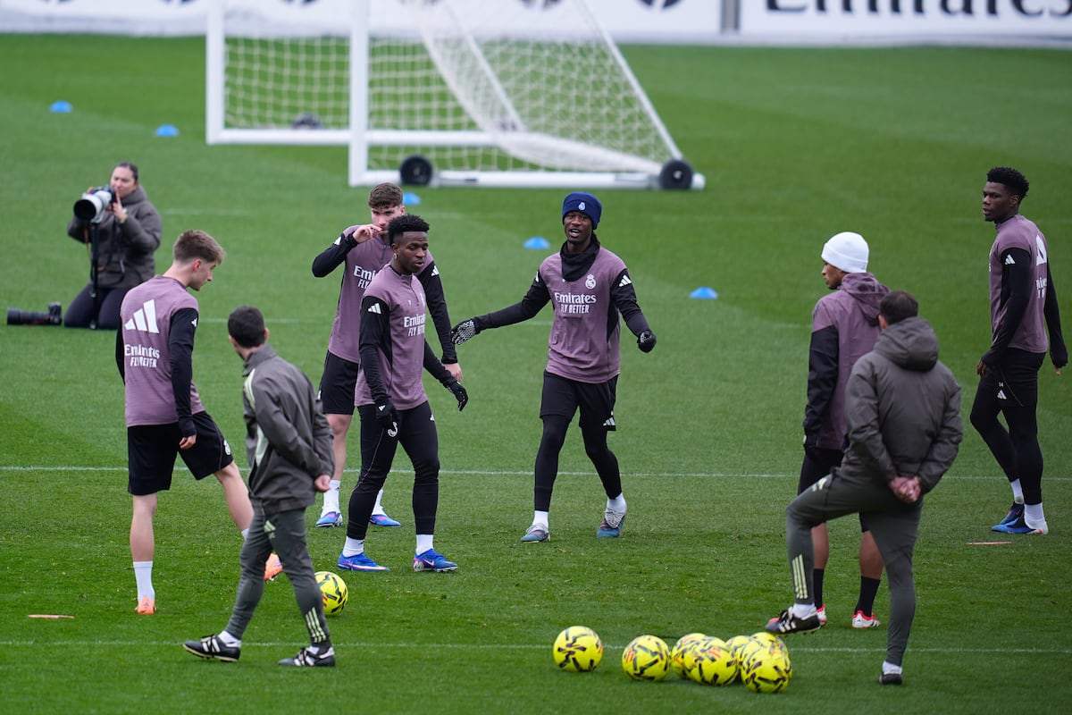 Real Madrid - Levante en directo | El Bernabéu pita a sus jugadores al salir a calentar