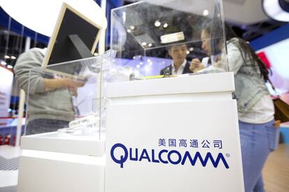 Un stand de Qualcomm en una feria especializada de tecnología en Pekín (China)