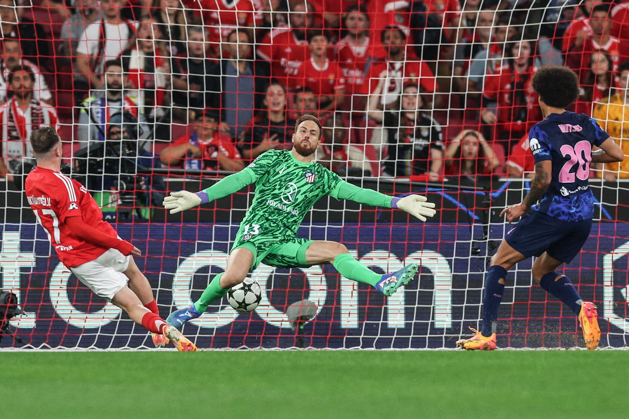 El Benfica arrasa y golea a un Atlético desastroso