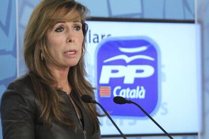 Alícia Sánchez-Camacho, presidenta del PP, en una rueda de prensa.