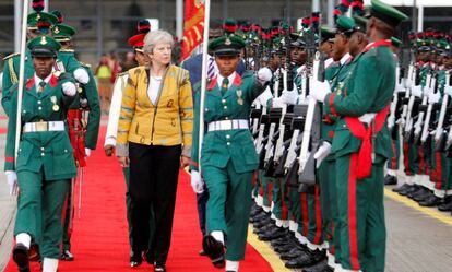 Theresa May, a su llegada a Abuja (Nigeria), este miércoles.