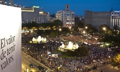 Acampada del movimiento 15M en la Plaza Catalu&ntilde;a de Barcelona. (Archivo).