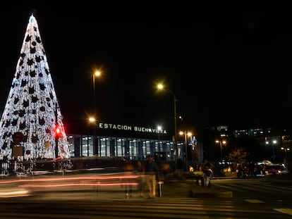 Encendido del árbol navideño en la estación de ferrocarril Buenavista.