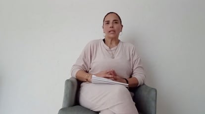 María Hernández Navarro, madre del futbolista Salcedo, durante un video exculpatorio del homicidio de otro familiar en 2023.