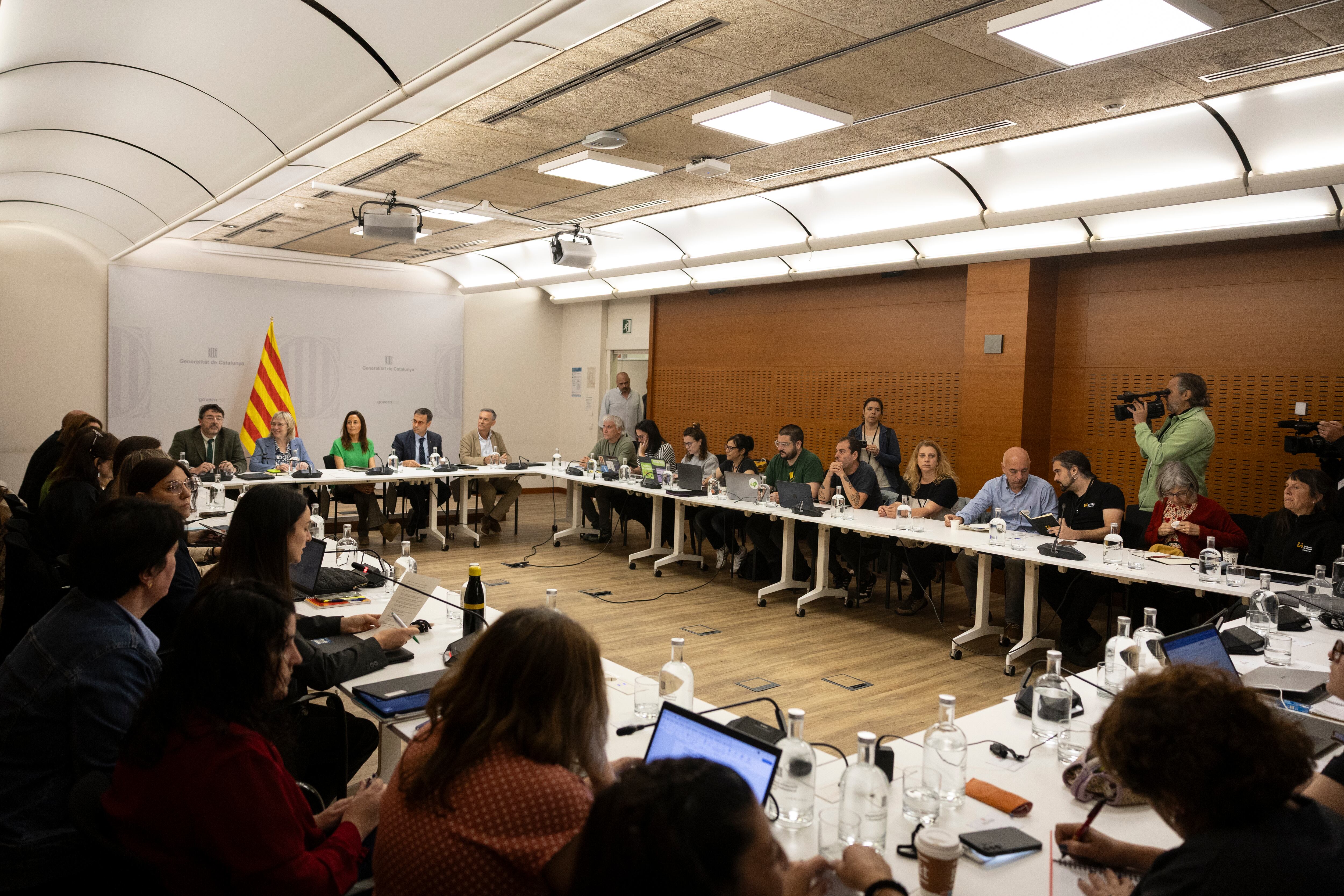 Meeting between the unions and the Department of Education, last Thursday.