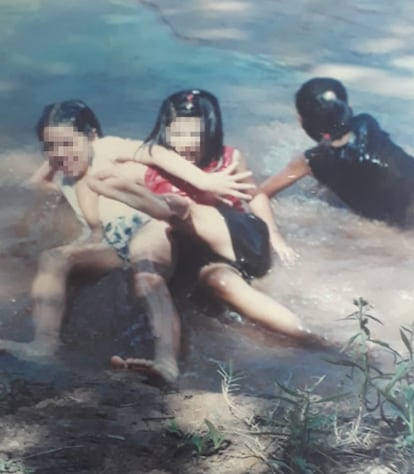 Several girls bathe in a stream near Charagua, during an excursion organized by Lucho Roma.