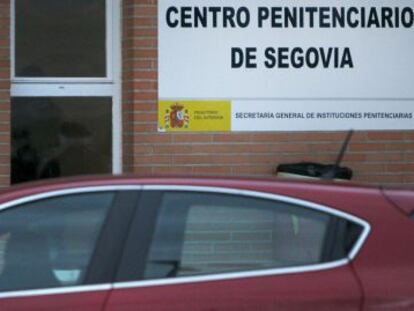 Ángel Carromero, a su salida de la cárcel de Segovia