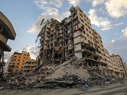 Edificio destruido por los bombardeos israelíes sobre Gaza.