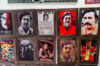Varios carteles del barrio Pablo Escobar de la ciudad.