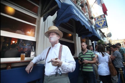 El <i>pub</i> The French House, en Dean Street, en el Soho de Londres.