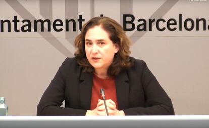 La alcaldesa de Barcelona, Ada Colau, durante su comparecencia en el Ayuntamiento.